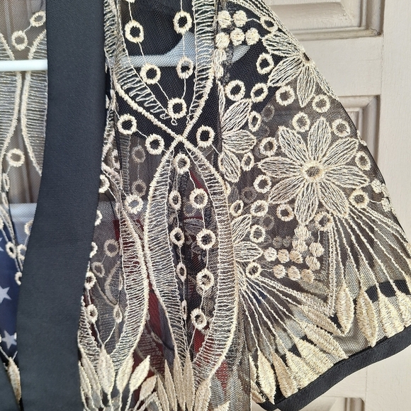 Sheena Party Top Brooch Clasp SzM Short Sleeves Gold Lace Black Collar Very Nice - Picture 5 of 7